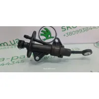 Циліндр щеплення головний 1.6tdi Skoda Octavia A7 5Q0721388F VAG (5Q0721388F)