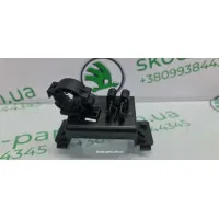 Кронштейн кріплення трубок кондиціонера Skoda Octavia A7 5Q0820769 VAG (5Q0820769)