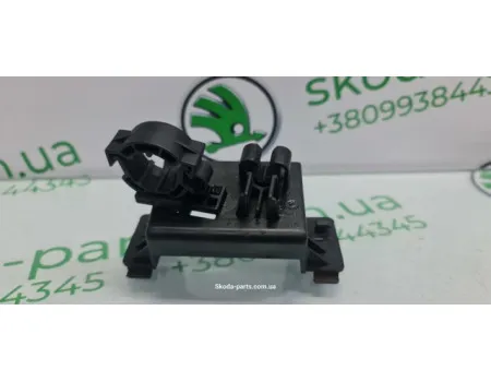 Кронштейн кріплення трубок кондиціонера Skoda Octavia A7 5Q0820769 VAG (5Q0820769)