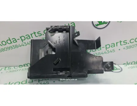 Кронштейн кріплення блоку управління двигуном Skoda Octavia A7 5Q0907411B VAG (5Q0907411B)