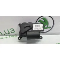 Двигун заслінки пічки  рециркуляції Skoda Octavia A7 5Q0907511A VAG (5Q0907511A)