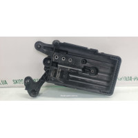 Кріплення підставка площадка акумулятора АКБ Skoda Octavia A7 VAG (5Q0915321G)