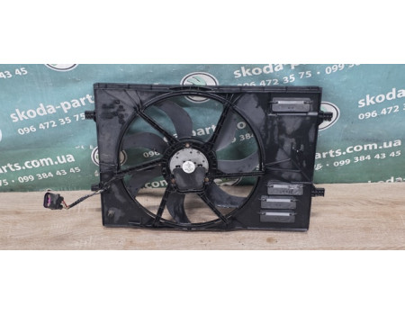 Вентилятор охолодження двигуна з дифузор Skoda Octavia A7 VAG (5Q0959455F)