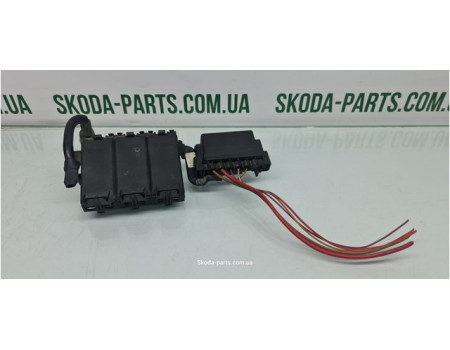 Блок запобіжників Skoda Fabia 5Z0937548B VAG (5Z0937548B)