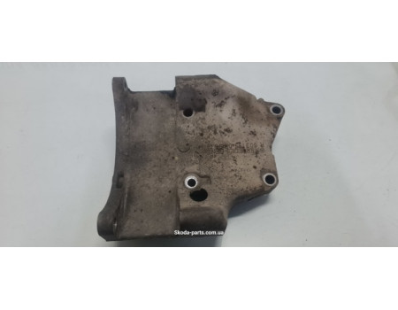 Кронштейн генератора 2.5D Mercedes Benz 124 MERCEDES (6031550735)