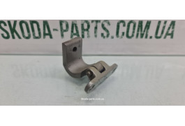 Завіса петля кришки багажника хетчбек Skoda Fabia II New 6N0827301C VAG (6N0827301C)
