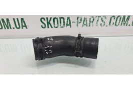 Патрубок системи охолодження Skoda Fabia New 1.2 бензин вживаний 6Q0122101CD VAG (6Q0122101CD)