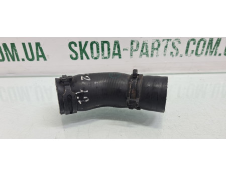 Патрубок системи охолодження Skoda Fabia New 1.2 бензин вживаний 6Q0122101CD VAG (6Q0122101CD)