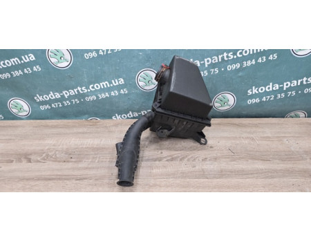 Корпус повітряного фільтра Skoda Fabia 1.4 Mpi 8кл бензин VAG (6Q0129601ARA)