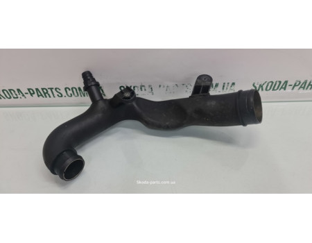 Патрубок інтеркулера 1.4tdi Skoda Fabia 6Q0129654BD VAG (6Q0129654BD)