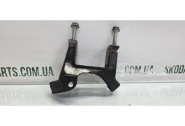 Кронштейн кріплення коробки передач Skoda Fabia 2000-2007р 1.4 MPI AME VAG (6Q0199111S)