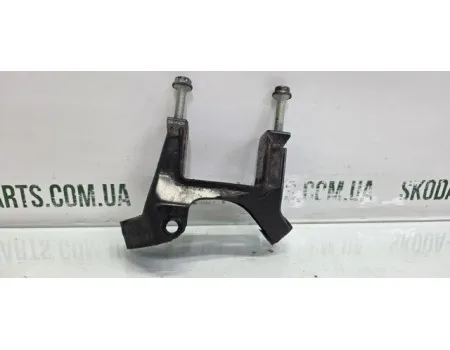 Кронштейн кріплення коробки передач Skoda Fabia 2000-2007р 1.4 MPI AME VAG (6Q0199111S)
