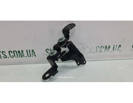 Кронштейн кріплення гідропідсилювача керма Skoda Fabia 6Q0423844D VAG (6Q0423844D)