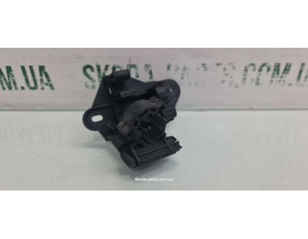 Кронштейн трубок кондиціонера Skoda Fabia 6Q0820771B VAG (6Q0820771B)