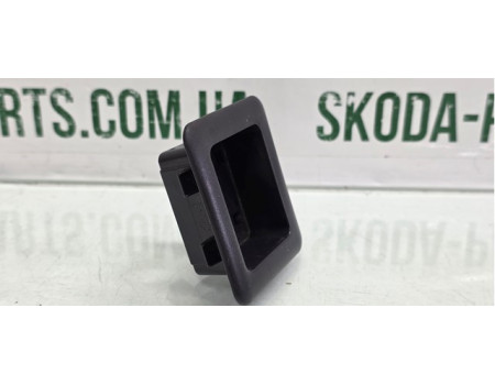 Фіксатор замка сидіння заднього Skoda Fabia VAG (6Q0885765)