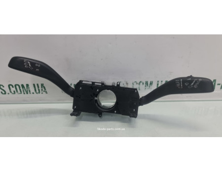 Перемикач підкермовий Skoda Fabia New 6Q0953503DN VAG (6Q0953503DN)