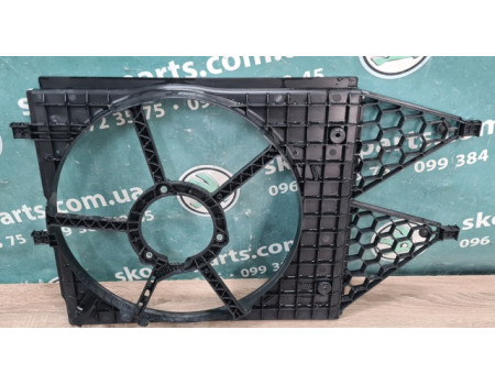 Дифузор кожух радіатора охолодження Skoda Roomster вживаний 6R0121207QR VAG (6R0121207QR)