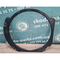 Кільце повітронаправляюче дифузор радіатора охолодження Skoda Roomster вживане 6R0121217 VAG (6R0121217)
