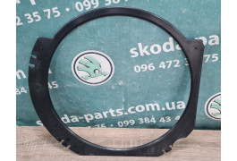 Кільце повітронаправляюче дифузор радіатора охолодження Skoda Roomster вживане 6R0121217 VAG (6R0121217)