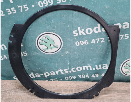 Кільце повітронаправляюче дифузор радіатора охолодження Skoda Roomster вживане 6R0121217 VAG (6R0121217)