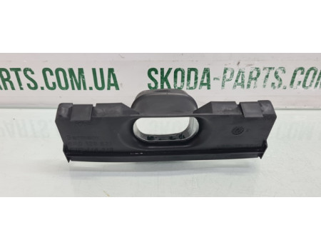 Повітрозабірник повітряного фільтра Skoda Fabia New вживаний 6R0129621 VAG (6R0129621)