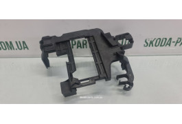 Кронштейн блоку запобіжників Skoda Fabia New 6R0915345E вживаний VAG (6R0915345E)