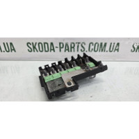 Блок запобіжників шина запобіжників Skoda Fabia New 6R0937621 VAG (6R0937621)