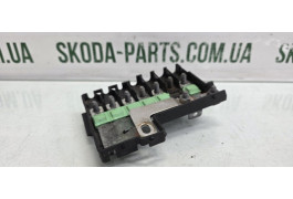 Блок запобіжників шина запобіжників Skoda Fabia New 6R0937621 VAG (6R0937621)