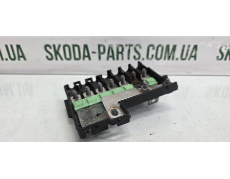 Блок запобіжників шина запобіжників Skoda Fabia New 6R0937621 VAG (6R0937621)