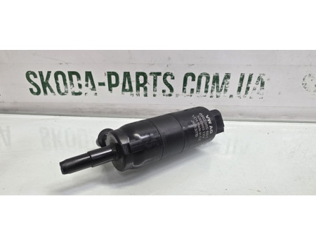 Насос мотор омивача фар Skoda Octavia A7 VAG (6R0955681)