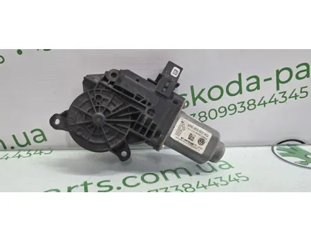 Двигун Моторчик склопідіймача передній правий Skoda Fabia II NEW 6r0959802AQ VAG (6R0959802AQ)