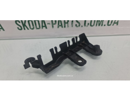 Кронштейн кріплення проводки Skoda Fabia New 6R0971845G VAG (6R0971845G)
