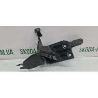 Кронштейн кріплення блоку АБС ABS Skoda Fabia 6R1614235C вживаний VAG (6R1614235C)