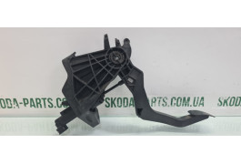 Педаль щеплення  Skoda Fabia 2 6R1721059AB  вживана VAG (6R1721059AB)