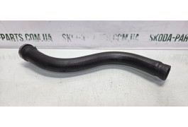 Патрубок системи охолодження радіатора верхній Skoda Felicia 1.3 бензин VAG (6U0121101)