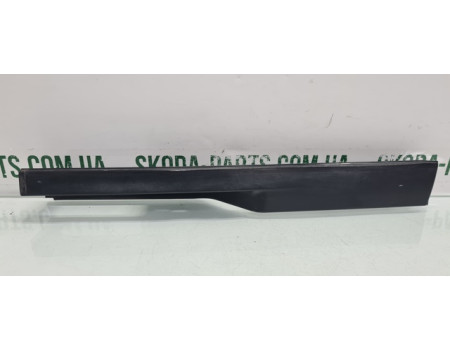 Накладка задньої двері, права Skoda Felicia 6U0827578A вживана VAG (6U0827578A)