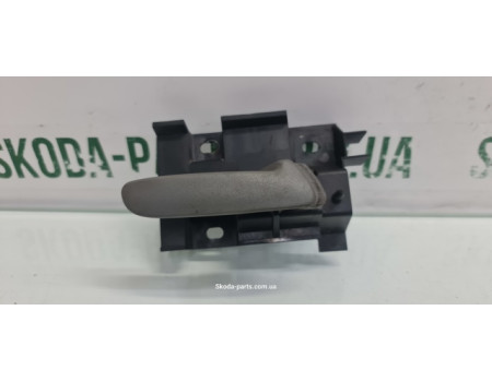Ручка дверей внутрішня права передня задня Skoda Felicia 6U0837222 VAG (6U0837222)