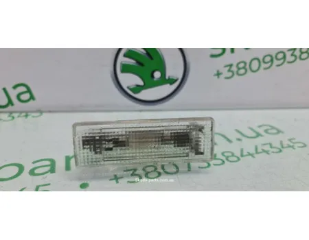 Плафон підсвітки багажника комбі Skoda Octavia Tour 6U0947101 VAG (6U0947101)