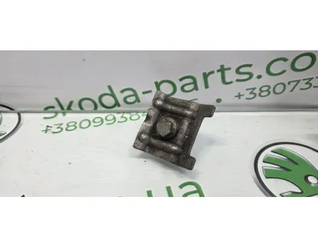 Кріплення/підставка акумулятора (АКБ) Skoda Octavia A5 6x0959502A VAG (6X0959502A)