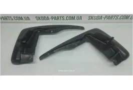 Бризговики передні Skoda Fabia 6Y0821819A VAG (6Y0821819)