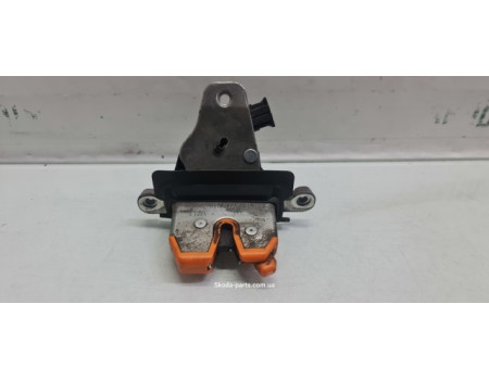 Замок кришки багажника хетчбек Skoda Fabia 6Y0827501M VAG (6Y0827501M)