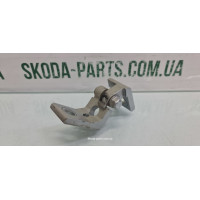 Завіса нижня передня права Skoda Octavia A5 6Y0831412D VAG (6Y0831412D)