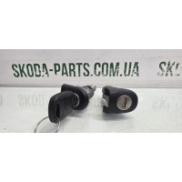 Личинка замка дверей передня ліва права з ключем Skoda Fabia VAG (6Y0837167BM)