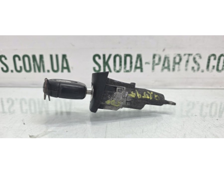 Личинка замка дверей передня ліва Skoda Octavia Tour VAG (6Y0837167CA)