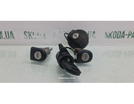 Личинка замка дверей ліва права запалення бак комплект Skoda Octavia Tour VAG (6Y0837167CN)