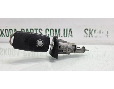 Личинка замка передніх дверей Skoda Fabia 6Y0837167E VAG (6Y0837167E)