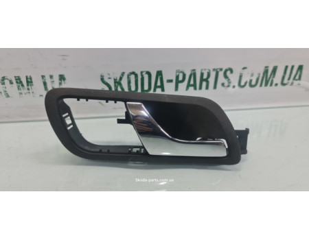 Ручка дверей внутрішня передня права Skoda Fabia 6Y0837248 VAG (6Y0837248)