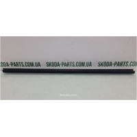 Ущільнювач скла дверей внутрішній передній правий Skoda Fabia 6Y0837472B вживаний VAG (6Y0837472B)