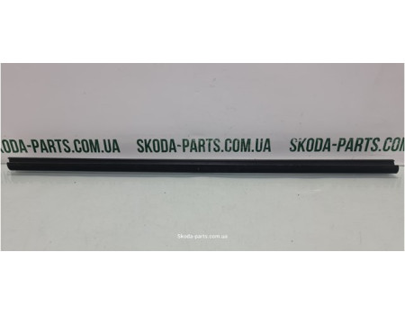 Ущільнювач скла дверей внутрішній передній правий Skoda Fabia 6Y0837472B вживаний VAG (6Y0837472B)
