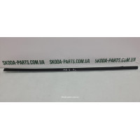 Ущільнювач скла дверей зовнішній передній лівий Skoda Fabia 6Y0837477A вживаний VAG (6Y0837477A)